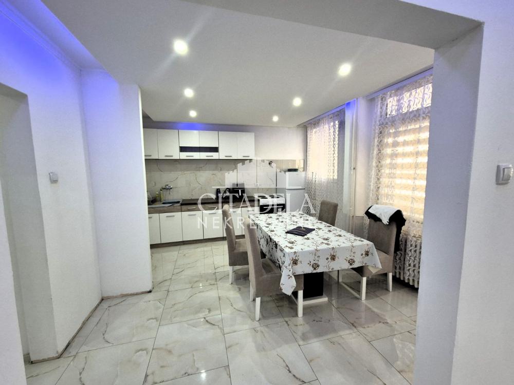 Stan na prodaju u Beogradu, Braće Jerković, trosoban, 90m2, cena 240000 evra