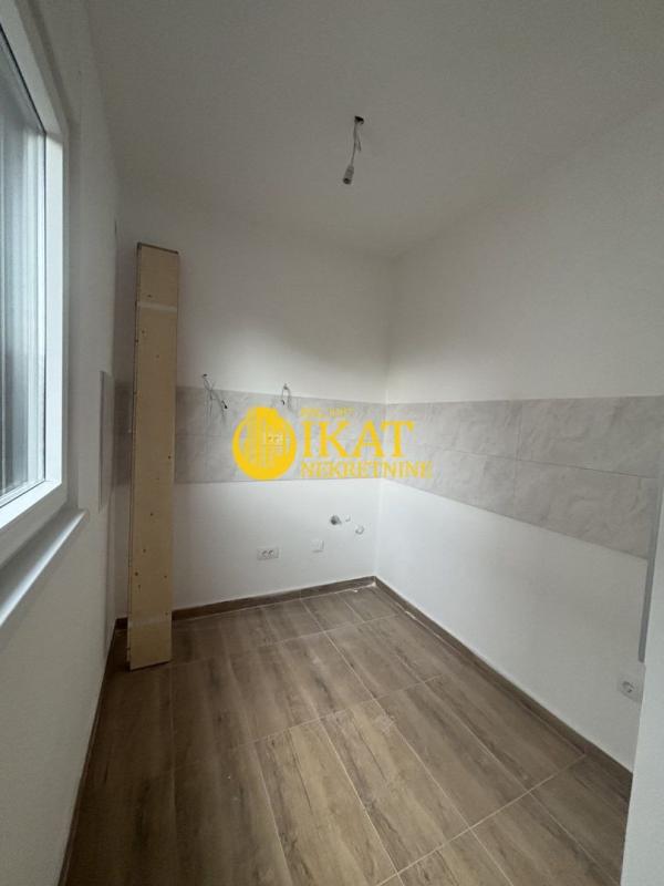 Stan na prodaju u Beogradu, Kaluđerica, trosoban, 62m2, cena 111600 evra