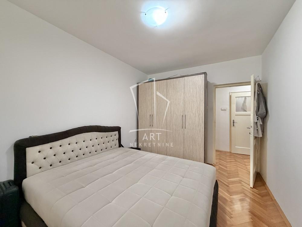 Stan na prodaju u Beogradu, Karaburma, dvosoban, 47m2, cena 150000 evra