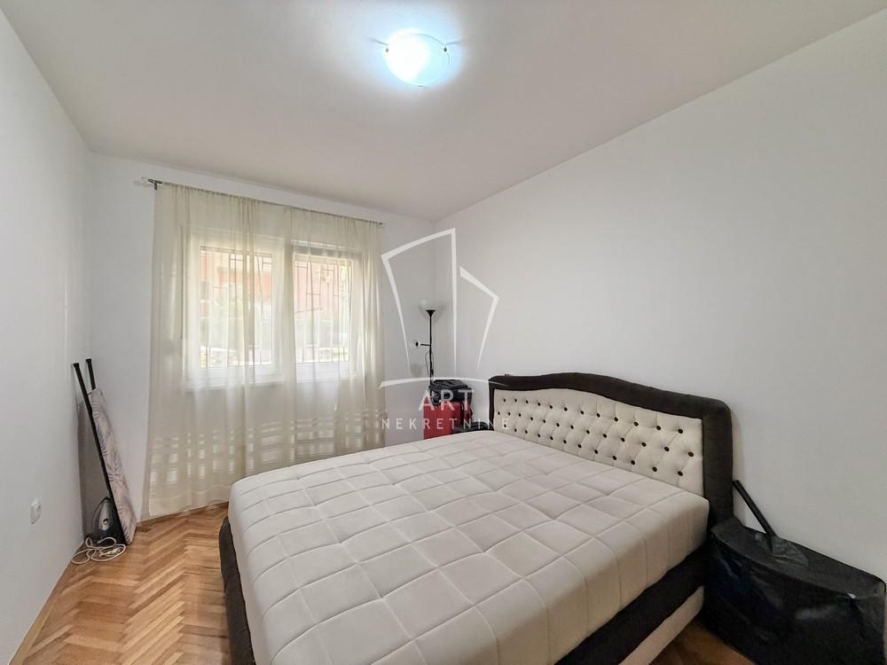 Stan na prodaju u Beogradu, Karaburma, dvosoban, 47m2, cena 150000 evra