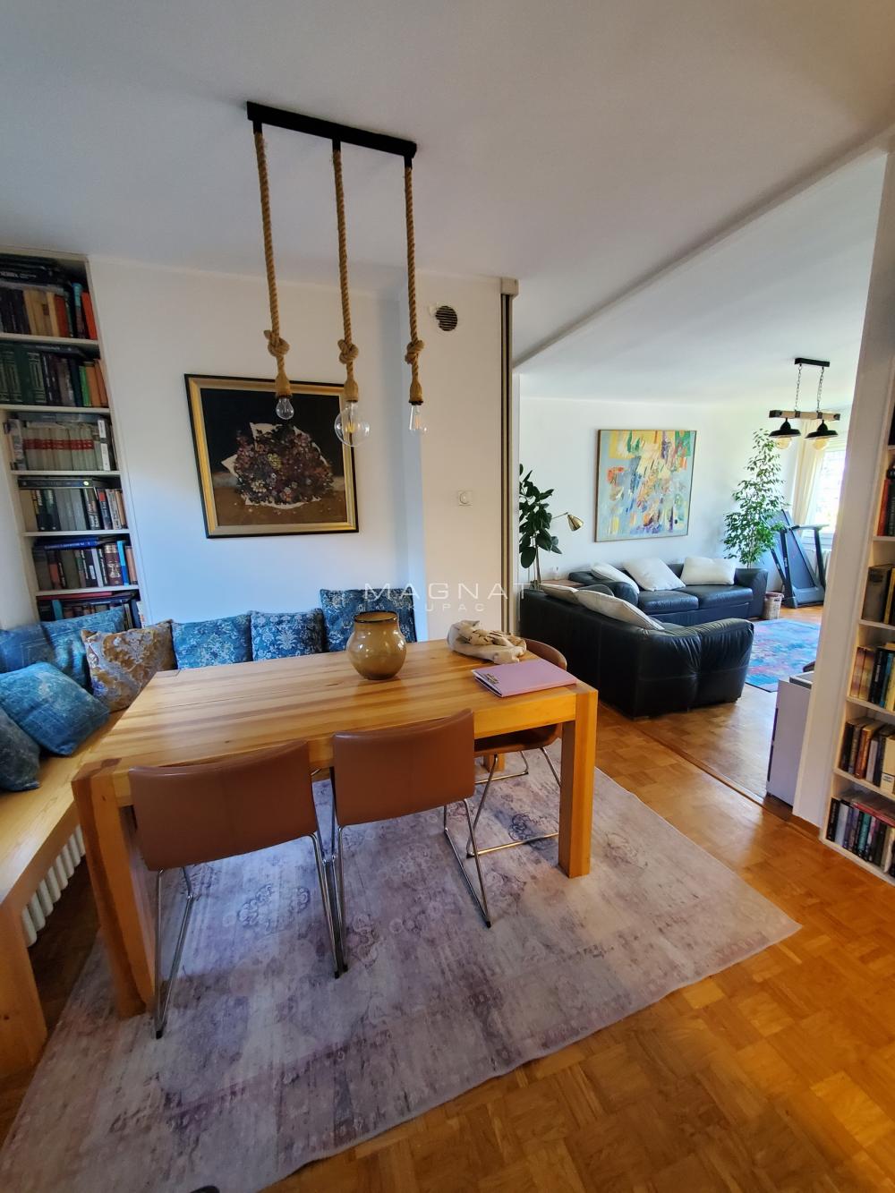Stan na prodaju u Beogradu, Novi Beograd, trosoban, 73m2, cena 340000 evra