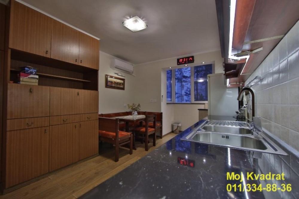Stan na prodaju u Beogradu, Botanička bašta, dvosoban, 65m2, cena 299000 evra