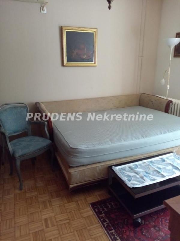Stan na prodaju u Beogradu, Banjica, troiposoban, 78m2, cena 215000 evra