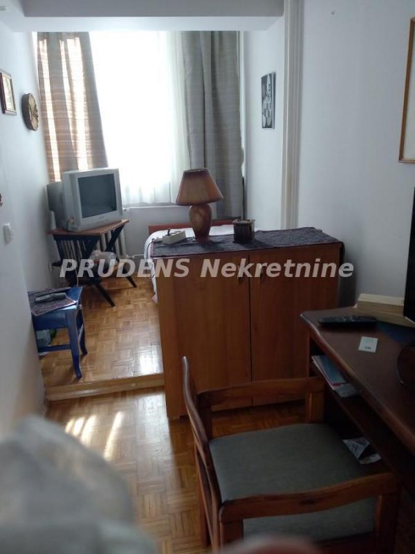Stan na prodaju u Beogradu, Banjica, troiposoban, 78m2, cena 215000 evra