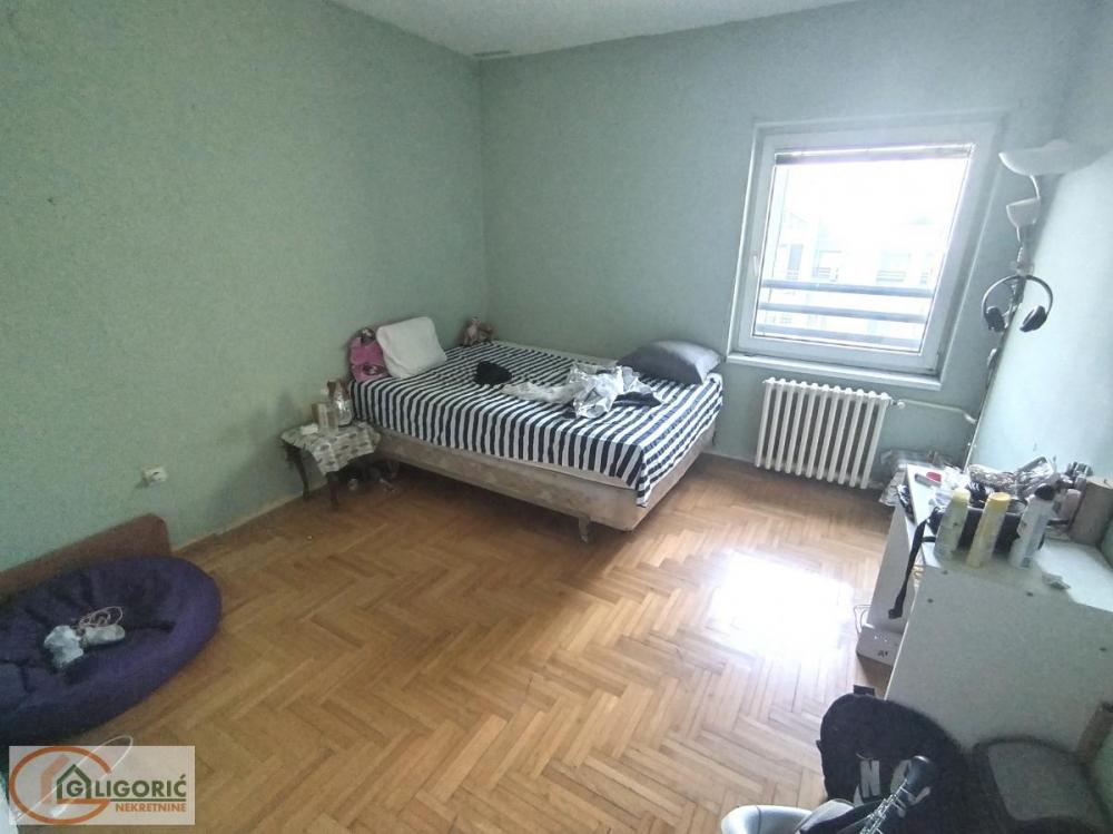 Stan na prodaju u Beogradu, Banovo brdo, dvoiposoban, 58m2, cena 167620 evra