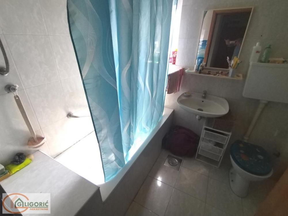 Stan na prodaju u Beogradu, Banovo brdo, dvoiposoban, 58m2, cena 167620 evra