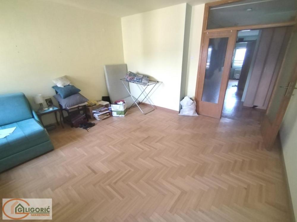 Stan na prodaju u Beogradu, Banovo brdo, dvoiposoban, 58m2, cena 167620 evra