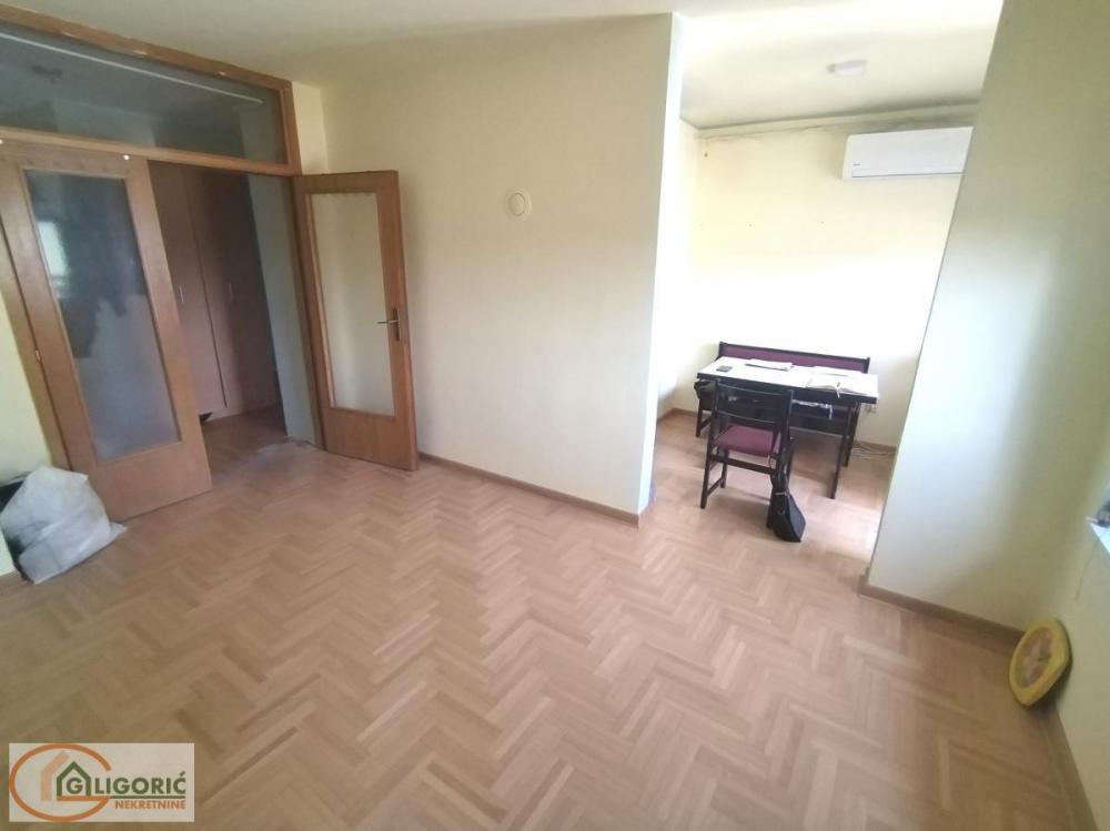 Stan na prodaju u Beogradu, Banovo brdo, dvoiposoban, 58m2, cena 167620 evra