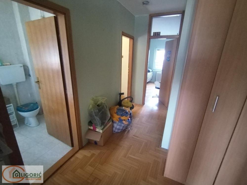 Stan na prodaju u Beogradu, Banovo brdo, dvoiposoban, 58m2, cena 167620 evra