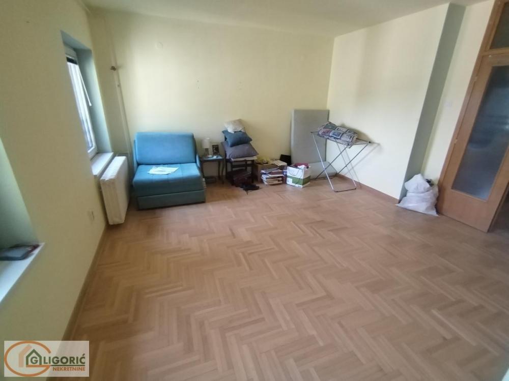 Stan na prodaju u Beogradu, Banovo brdo, dvoiposoban, 58m2, cena 167620 evra