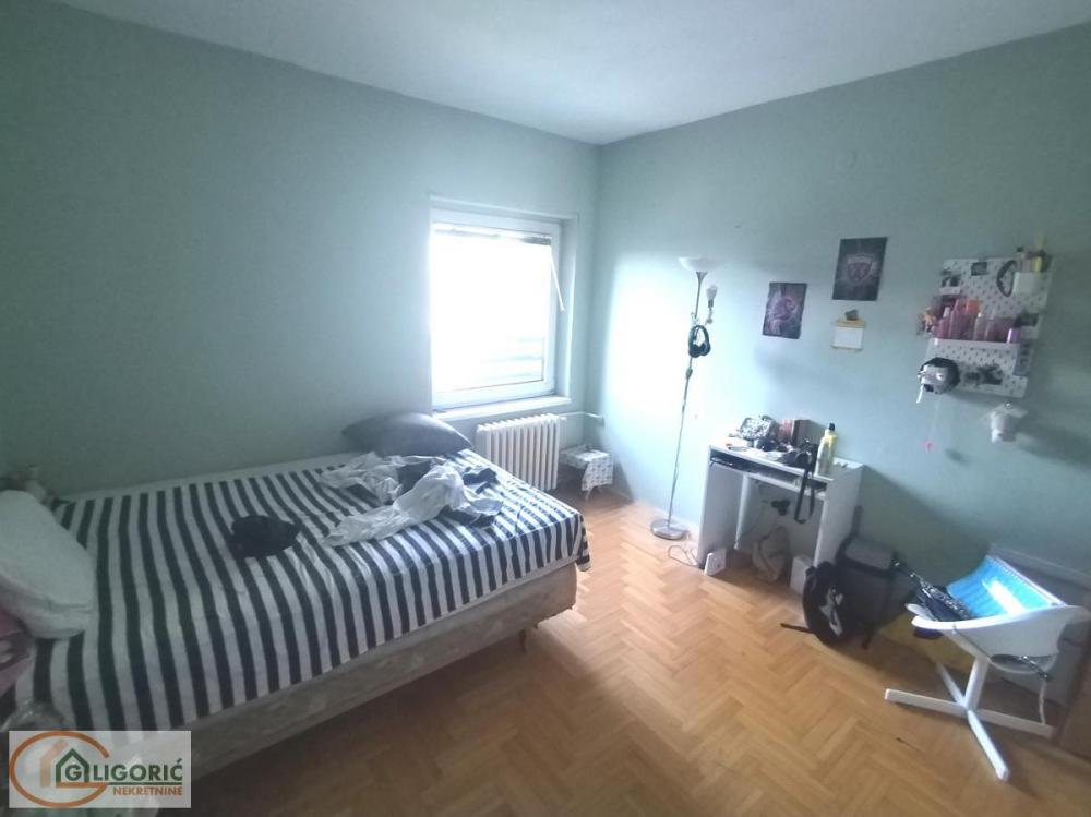 Stan na prodaju u Beogradu, Banovo brdo, dvoiposoban, 58m2, cena 167620 evra