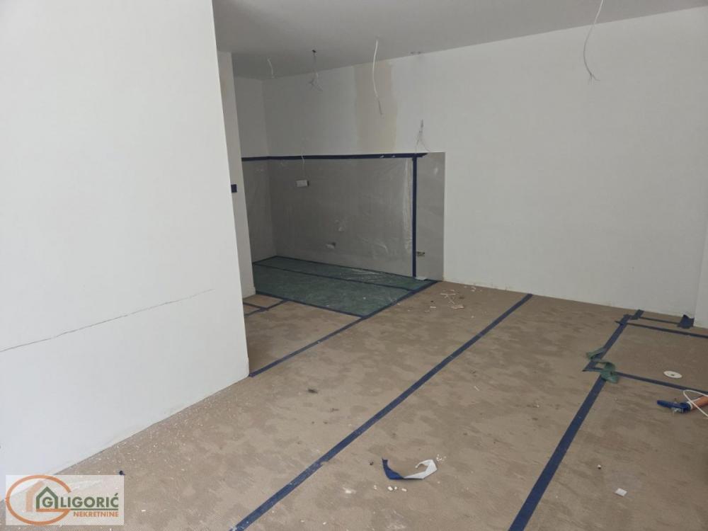 Stan na prodaju u Beogradu, Vukov spomenik, trosoban, 66m2, cena 318000 evra