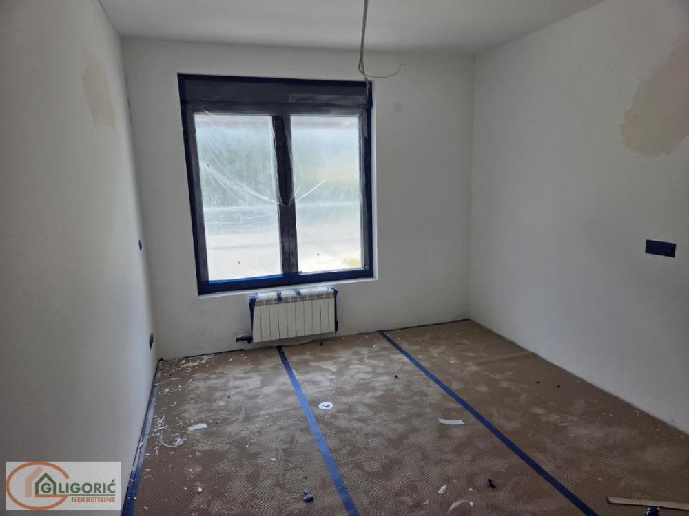 Stan na prodaju u Beogradu, Vukov spomenik, trosoban, 66m2, cena 318000 evra