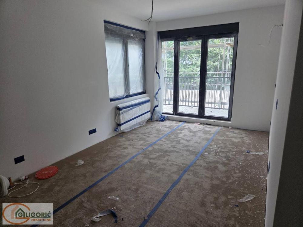 Stan na prodaju u Beogradu, Vukov spomenik, trosoban, 66m2, cena 318000 evra