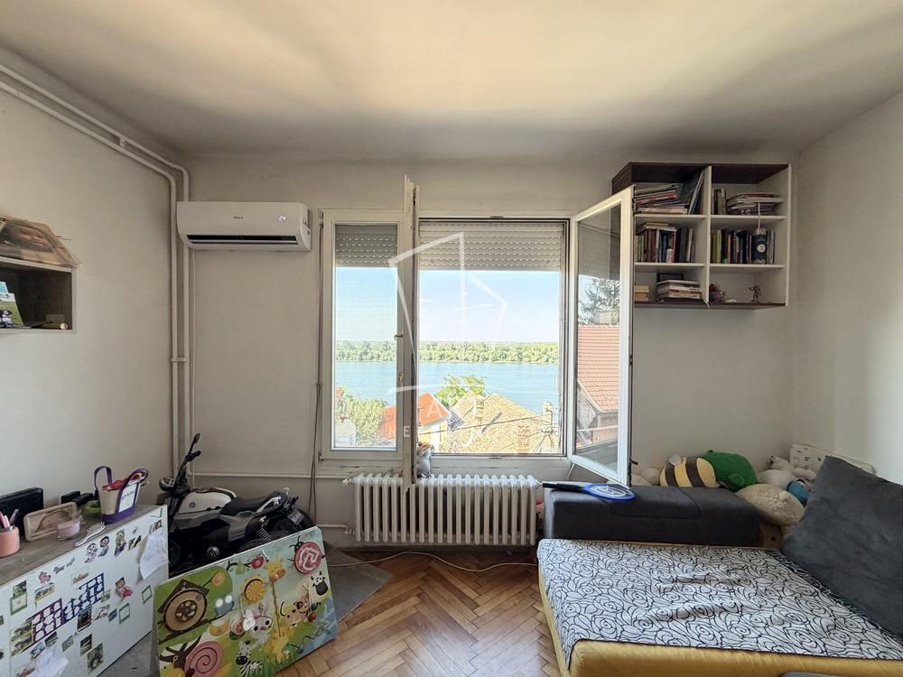 Stan na prodaju u Beogradu, Zemun, jednoiposoban, 33m2, cena 115000 evra