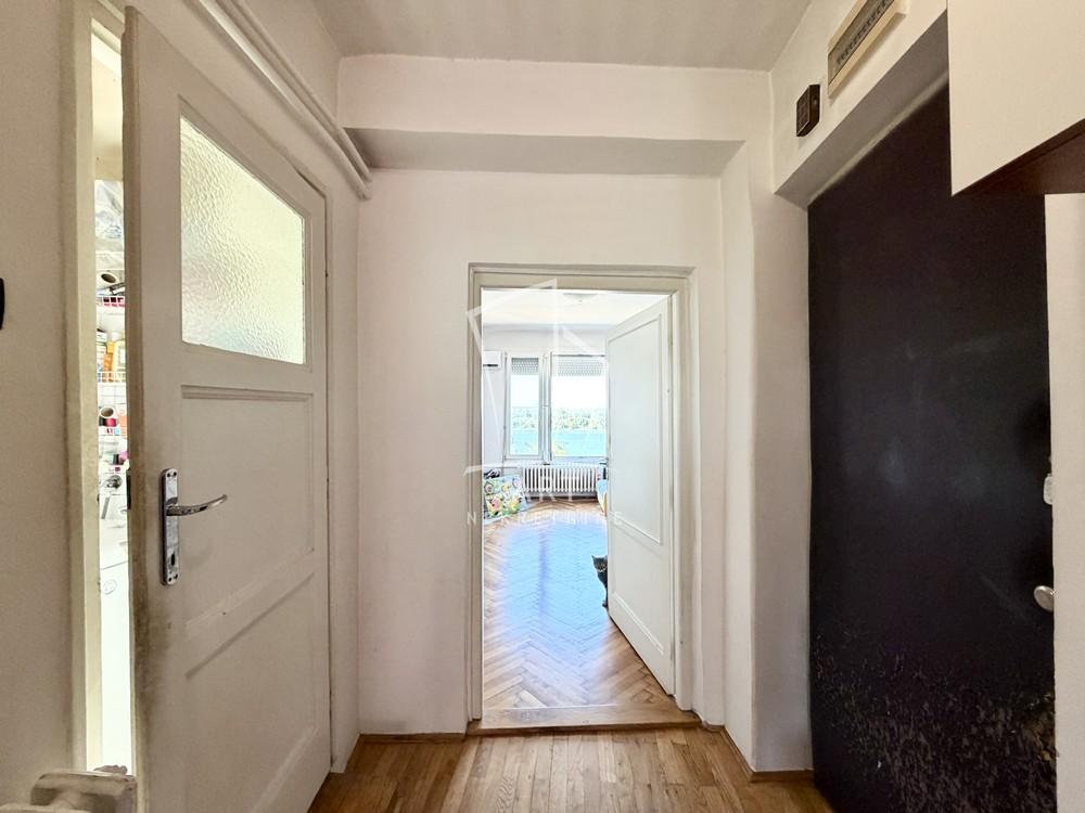 Stan na prodaju u Beogradu, Zemun, jednoiposoban, 33m2, cena 115000 evra