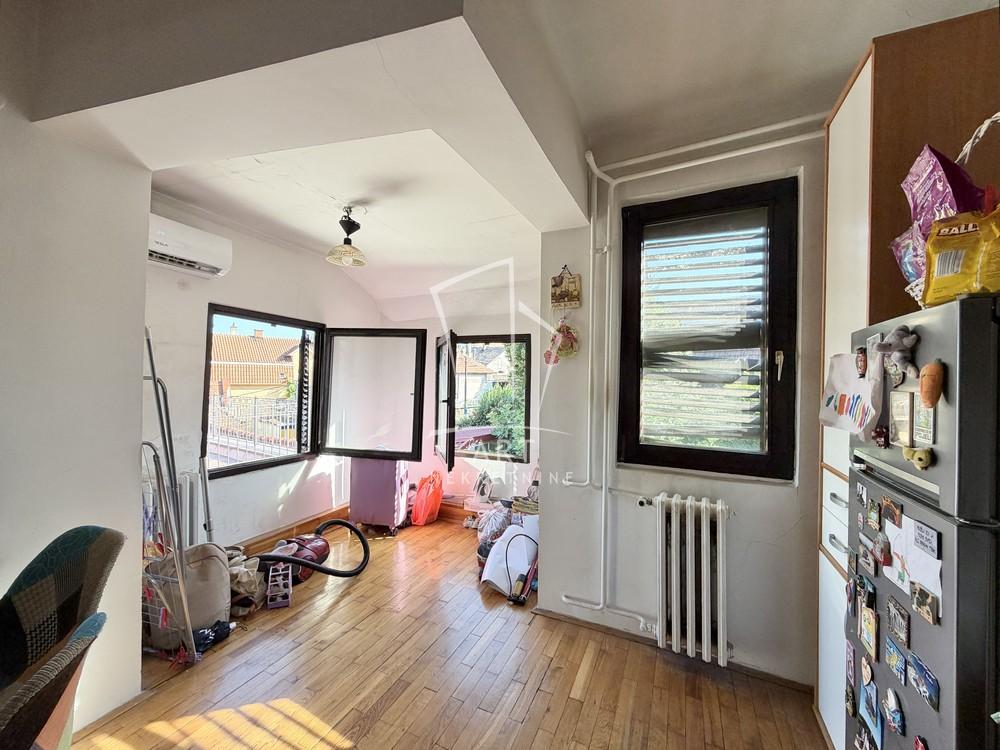 Stan na prodaju u Beogradu, Zemun, jednoiposoban, 33m2, cena 115000 evra