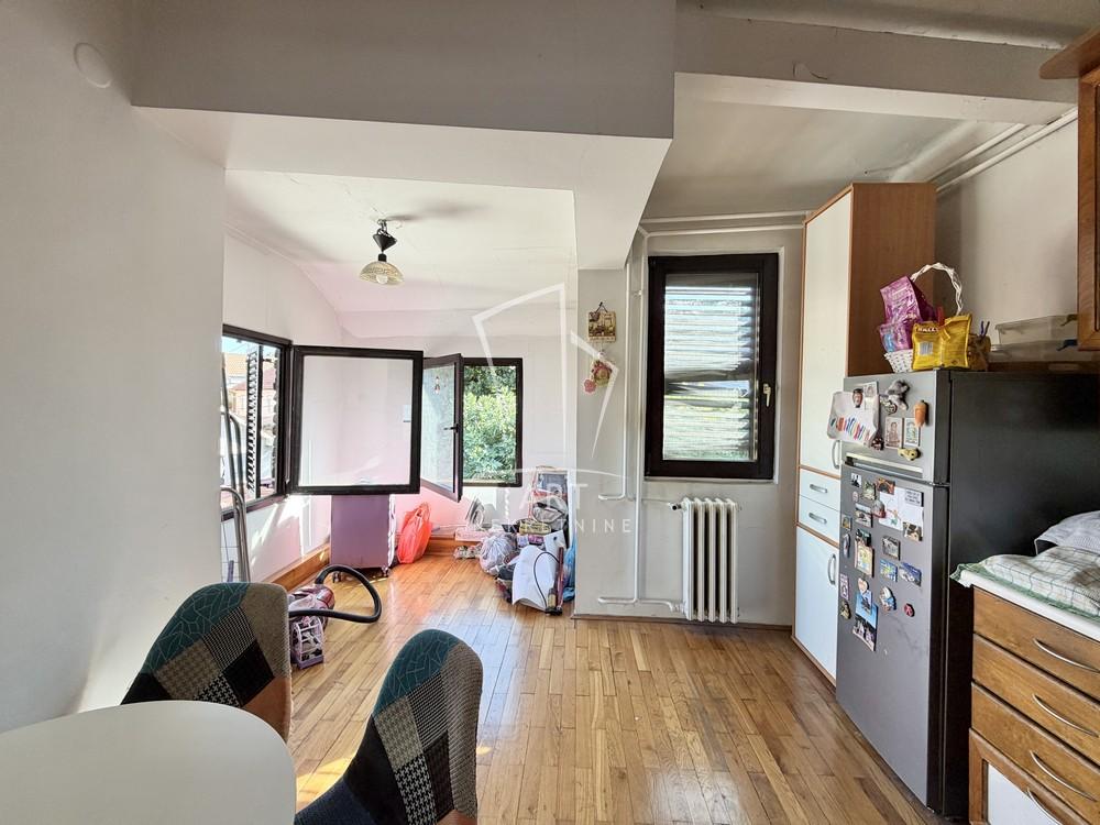 Stan na prodaju u Beogradu, Zemun, jednoiposoban, 33m2, cena 115000 evra
