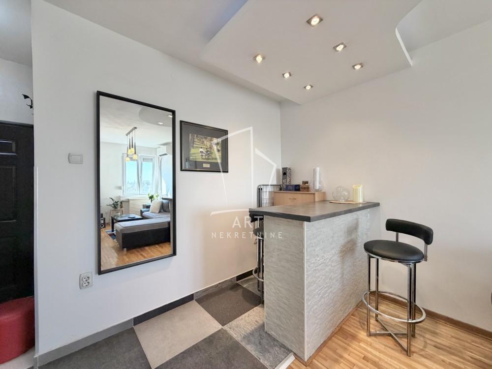 Stan na prodaju u Beogradu, Borča, troiposoban, 70m2, cena 159000 evra