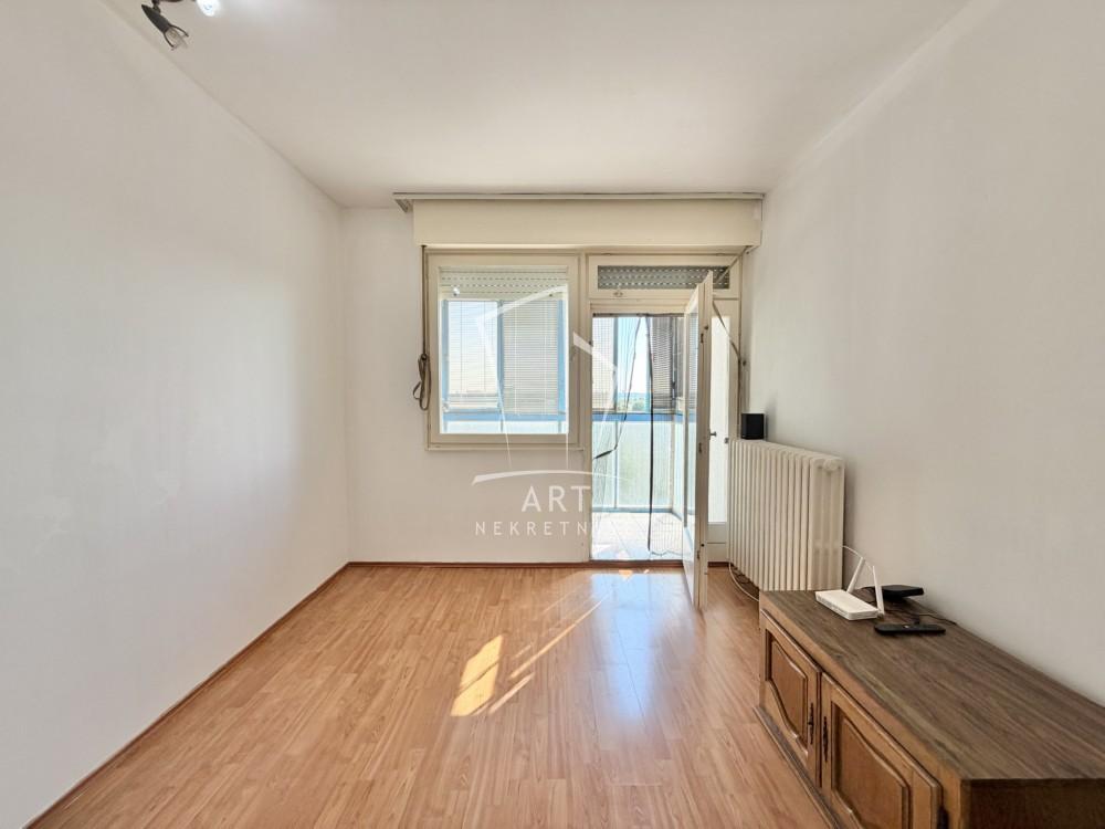 Stan na prodaju u Beogradu, Borča, troiposoban, 70m2, cena 159000 evra