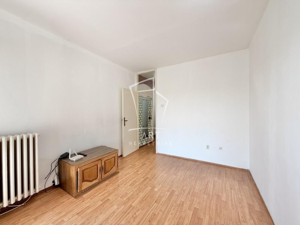 Stan na prodaju u Beogradu, Borča, troiposoban, 70m2, cena 159000 evra
