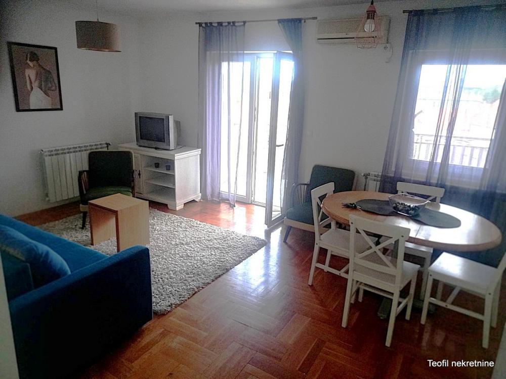Stan na prodaju u Beogradu, Zemun, dvoiposoban, 60m2, cena 121500 evra