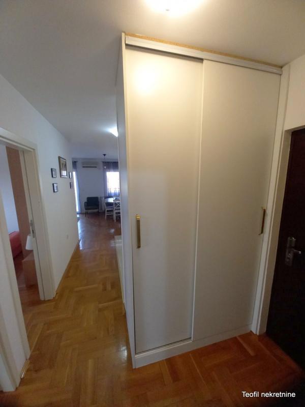 Stan na prodaju u Beogradu, Zemun, dvoiposoban, 60m2, cena 121500 evra