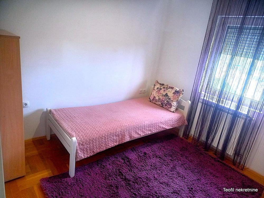 Stan na prodaju u Beogradu, Zemun, dvoiposoban, 60m2, cena 121500 evra