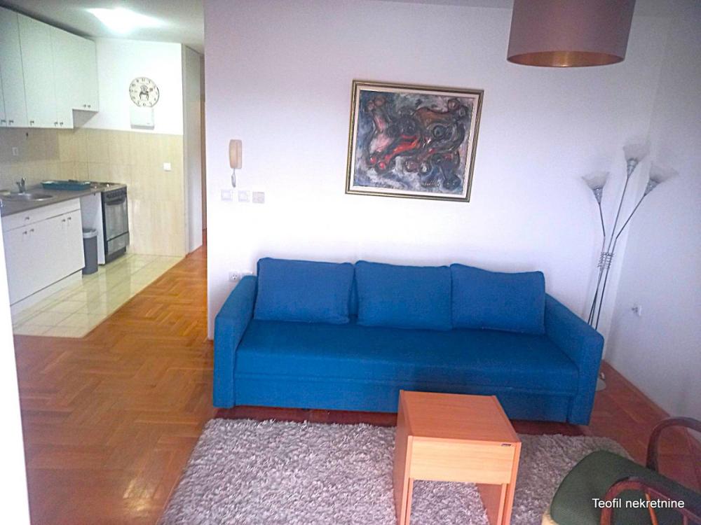 Stan na prodaju u Beogradu, Zemun, dvoiposoban, 60m2, cena 121500 evra