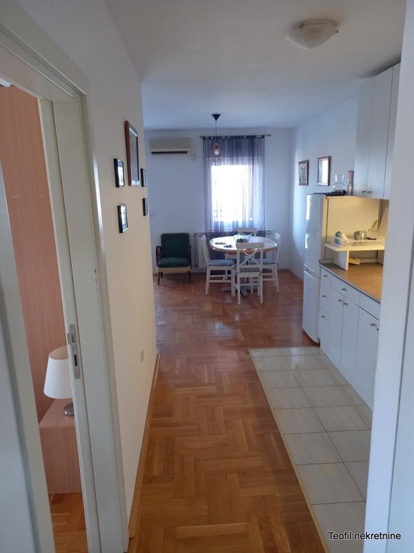 Stan na prodaju u Beogradu, Zemun, dvoiposoban, 60m2, cena 121500 evra