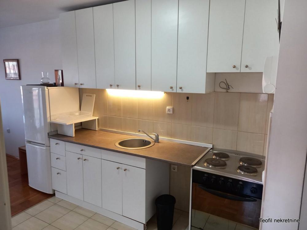 Stan na prodaju u Beogradu, Zemun, dvoiposoban, 60m2, cena 121500 evra