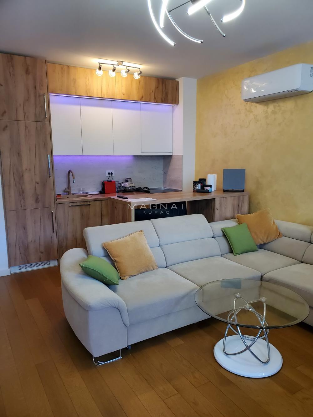Stan na prodaju u Beogradu, Stari grad, dvosoban, 40m2, cena 249990 evra