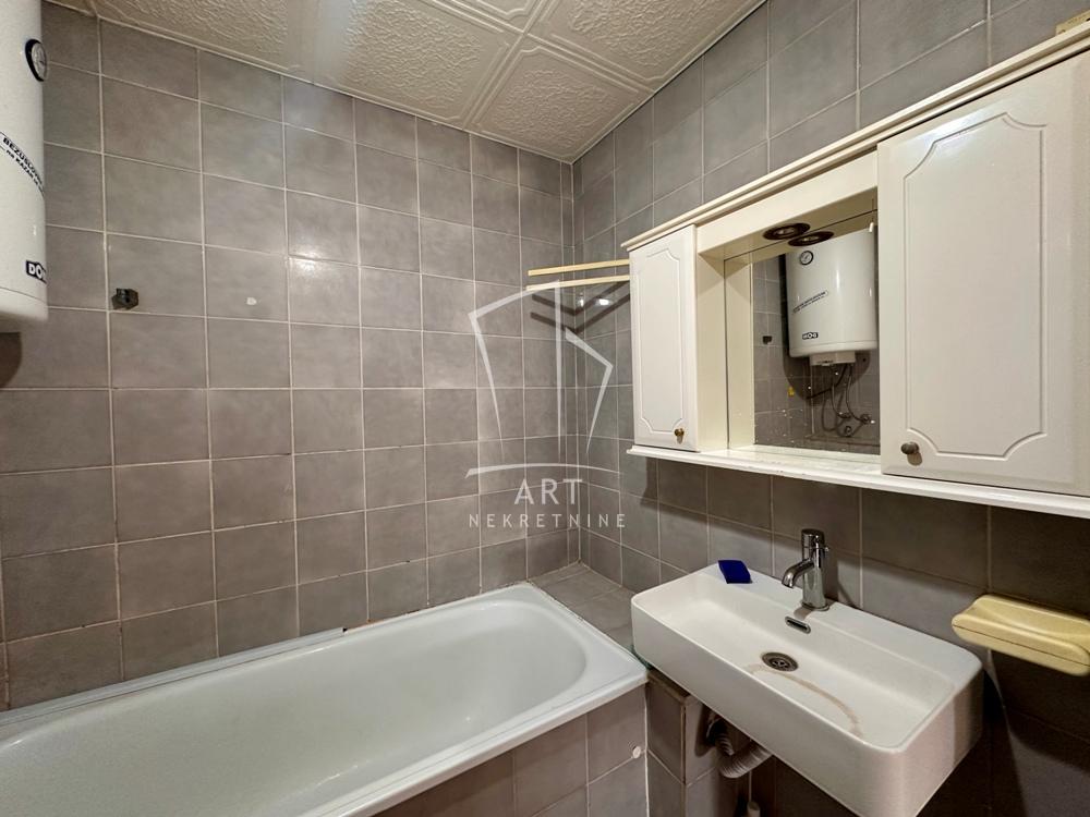 Stan na prodaju u Beogradu, Novi Beograd, dvoiposoban, 65m2, cena 198000 evra