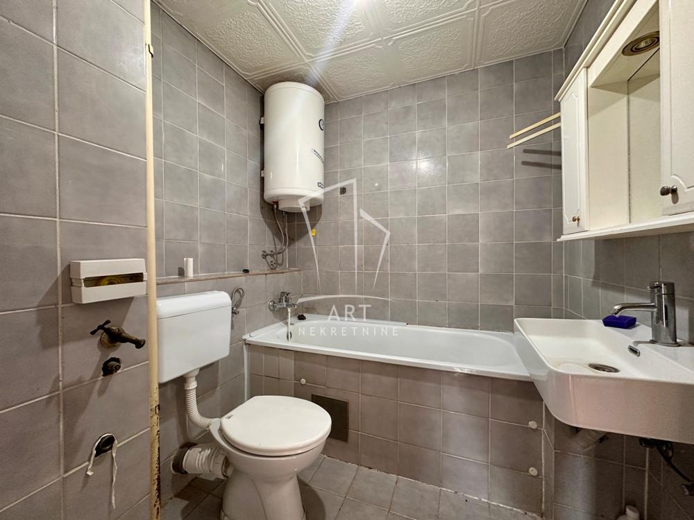 Stan na prodaju u Beogradu, Novi Beograd, dvoiposoban, 65m2, cena 198000 evra