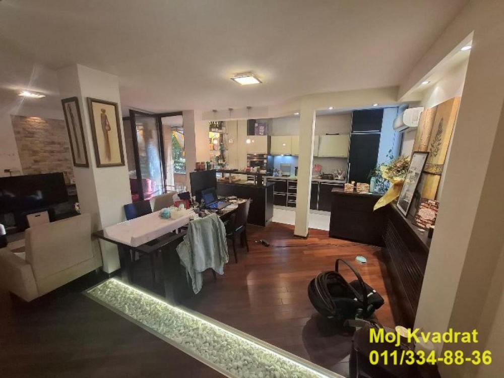 Stan na prodaju u Beogradu, Cerak vinogradi, cetvorosoban, 90m2, cena 339000 evra