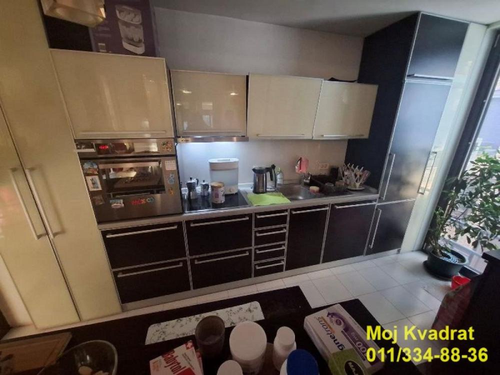 Stan na prodaju u Beogradu, Cerak vinogradi, cetvorosoban, 90m2, cena 339000 evra