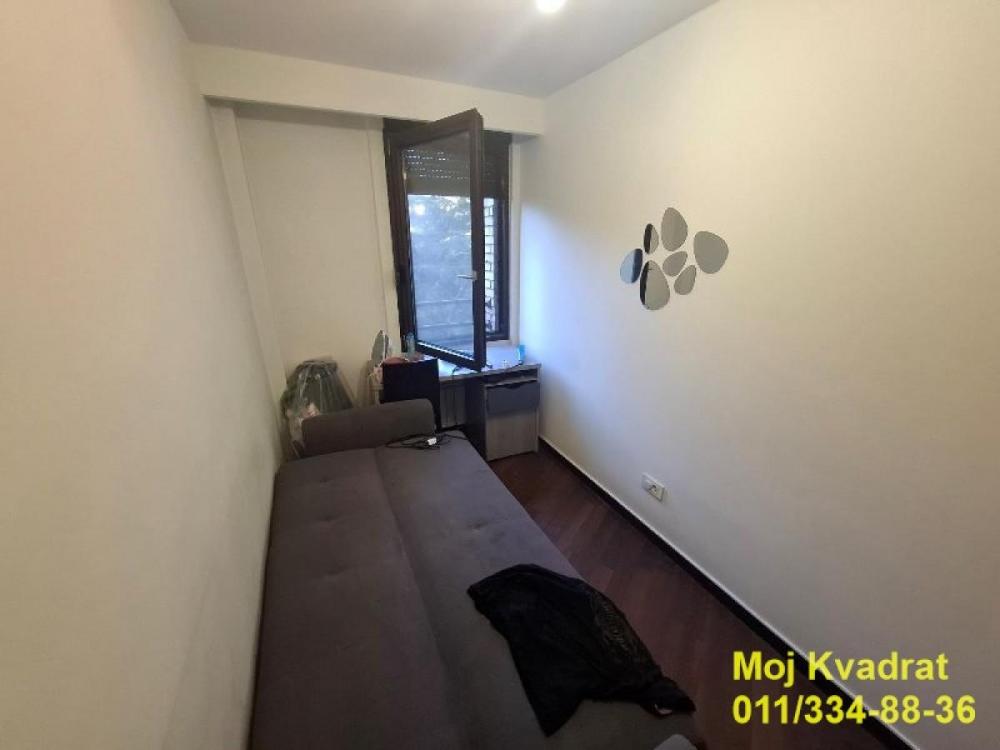 Stan na prodaju u Beogradu, Cerak vinogradi, cetvorosoban, 90m2, cena 339000 evra