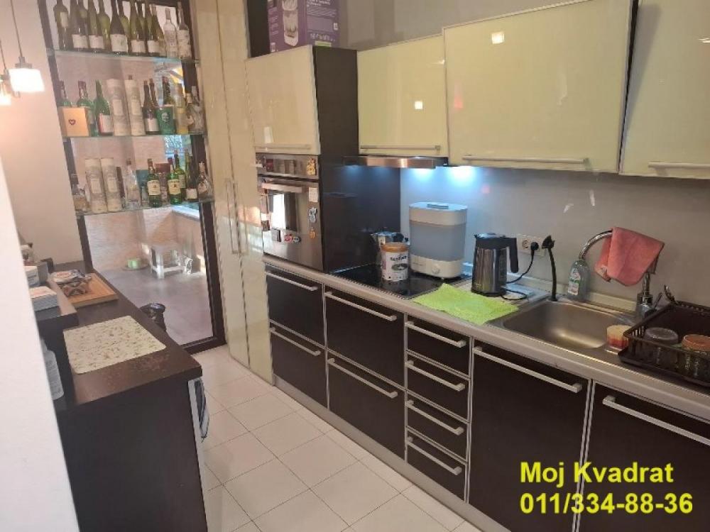 Stan na prodaju u Beogradu, Cerak vinogradi, cetvorosoban, 90m2, cena 339000 evra