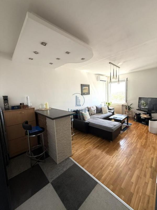 Stan na prodaju u Beogradu, Borča, trosoban, 75m2, cena 159000 evra