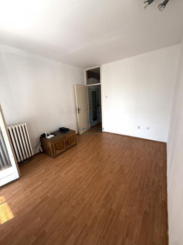 Stan na prodaju u Beogradu, Borča, trosoban, 75m2, cena 159000 evra