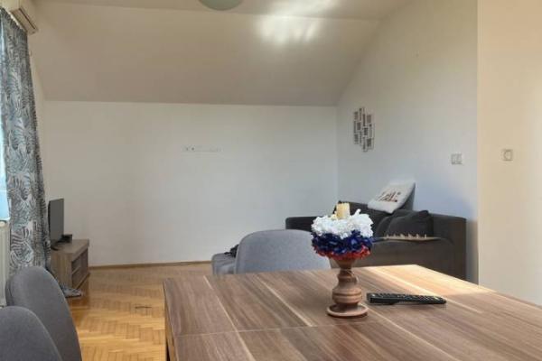 Stan na prodaju u Beogradu, Gornji grad, trosoban, 70m2, cena 175000 evra