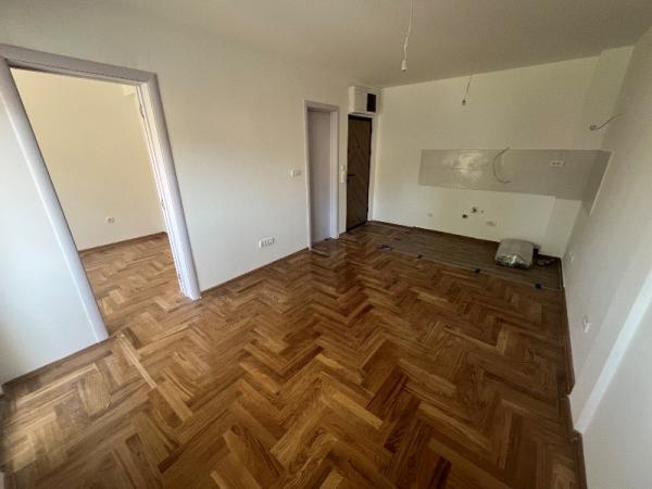 Stan na prodaju u Beogradu, Borča, jednoiposoban, 33m2, cena 82500 evra