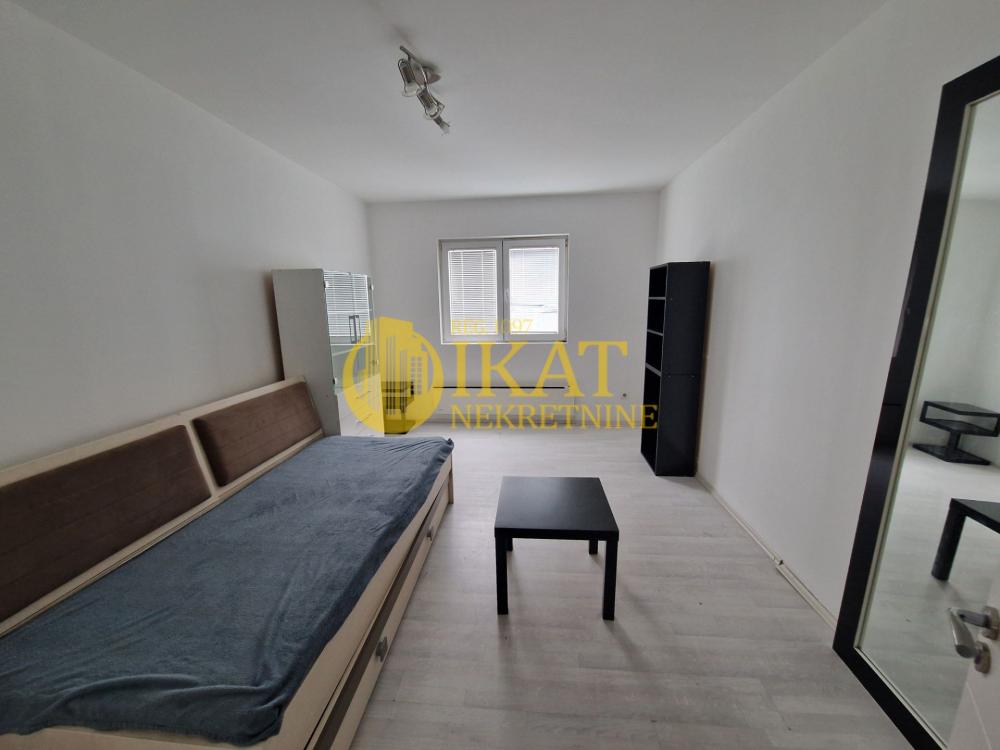 Stan na prodaju u Beogradu, Rakovica, trosoban, 74m2, cena 175000 evra