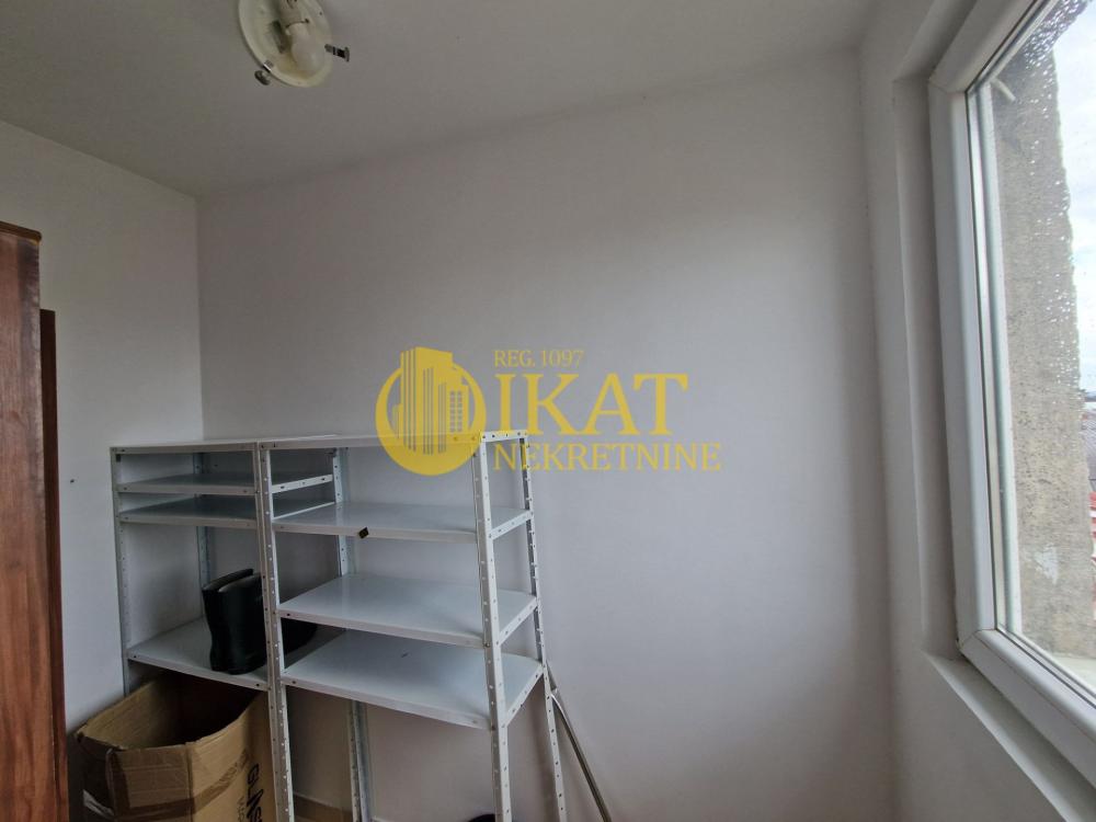Stan na prodaju u Beogradu, Rakovica, trosoban, 74m2, cena 175000 evra