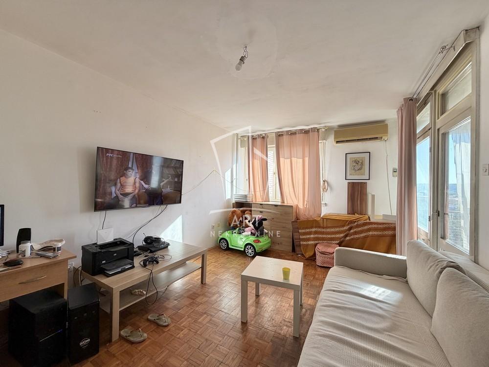 Stan na prodaju u Beogradu, Banjica, cetvorosoban, 84m2, cena 240000 evra