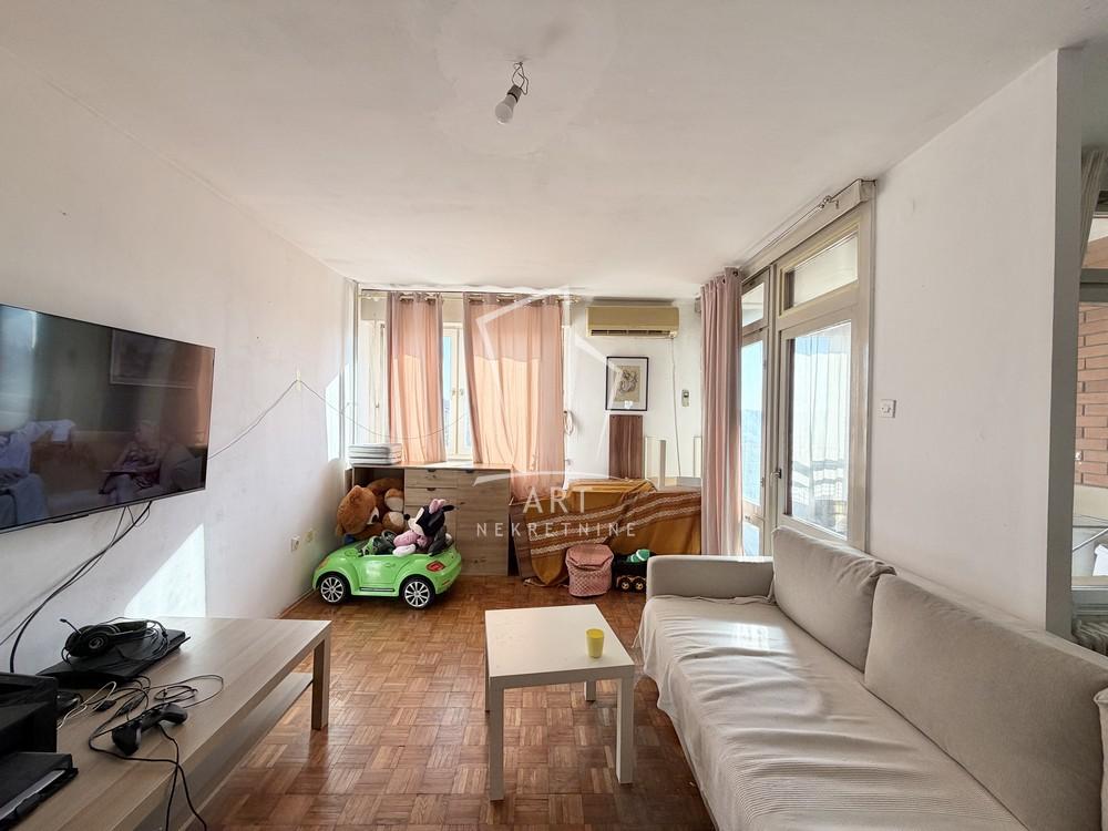 Stan na prodaju u Beogradu, Banjica, cetvorosoban, 84m2, cena 240000 evra
