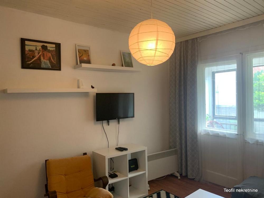 Stan na prodaju u Beogradu, Zemun centar, dvosoban, 37m2, cena 180000 evra