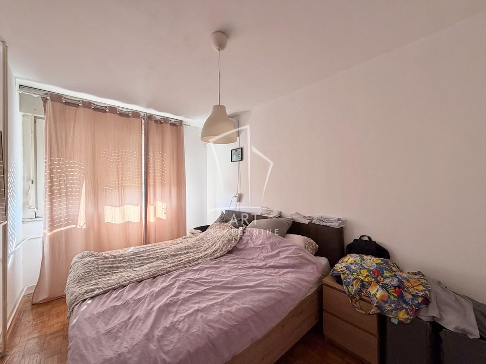 Stan na prodaju u Beogradu, Banjica, cetvorosoban, 84m2, cena 240000 evra