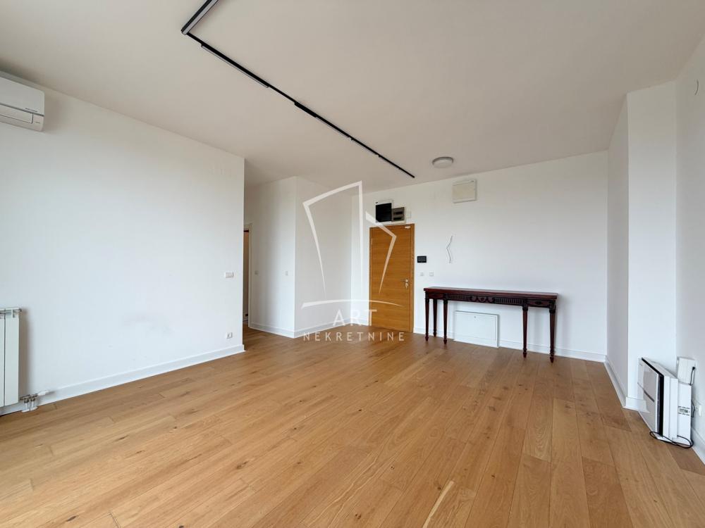 Stan na prodaju u Beogradu, Novi Beograd, cetvorosoban, 119m2, cena 530000 evra