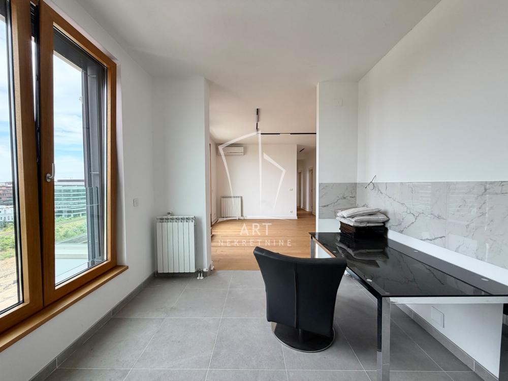 Stan na prodaju u Beogradu, Novi Beograd, cetvorosoban, 119m2, cena 530000 evra